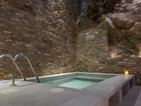 Porto Sereno Andros Suites, Άνδρος
