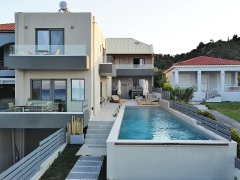 Theros Suites, Διμηνιό
