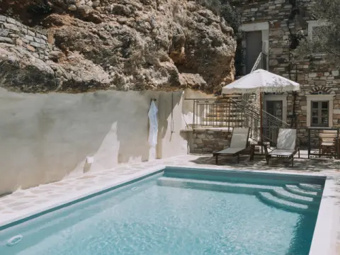 Zos Suites, Νάξος