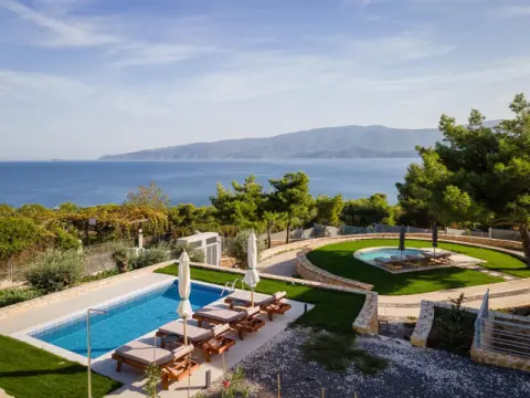 Cavos Boutique Homes, Ίσθμια