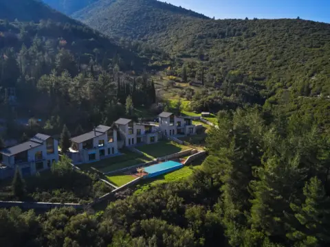 Alti Parnassos Residences, Αμφίκλεια