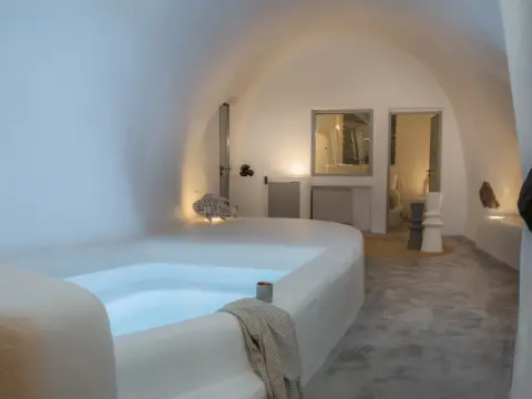 Yposkafon Concept, Σαντορίνη