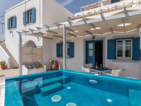 Vira Vivere Houses, Πλάκα