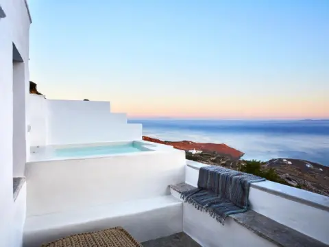 Living Theros Luxury Suites, Καρδιανή