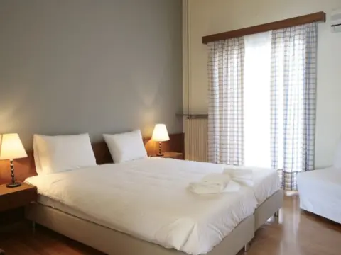 Theoxenia Hotel, Λουτράκι