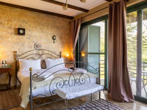 Vathyskia Guesthouse, Κάτω Τρίκαλα Κορινθίας