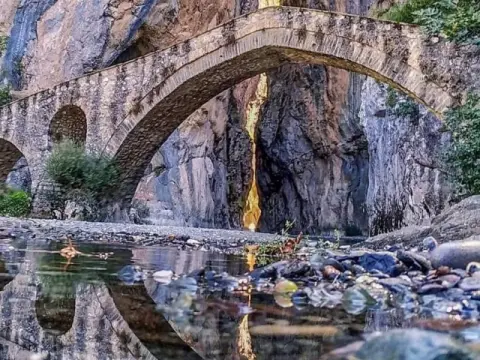 Το μπαλκόνι του Όρλιακα, Σπήλαιο